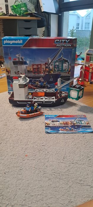 Playmobil 70769 statek kontenerowy z łodzią celną