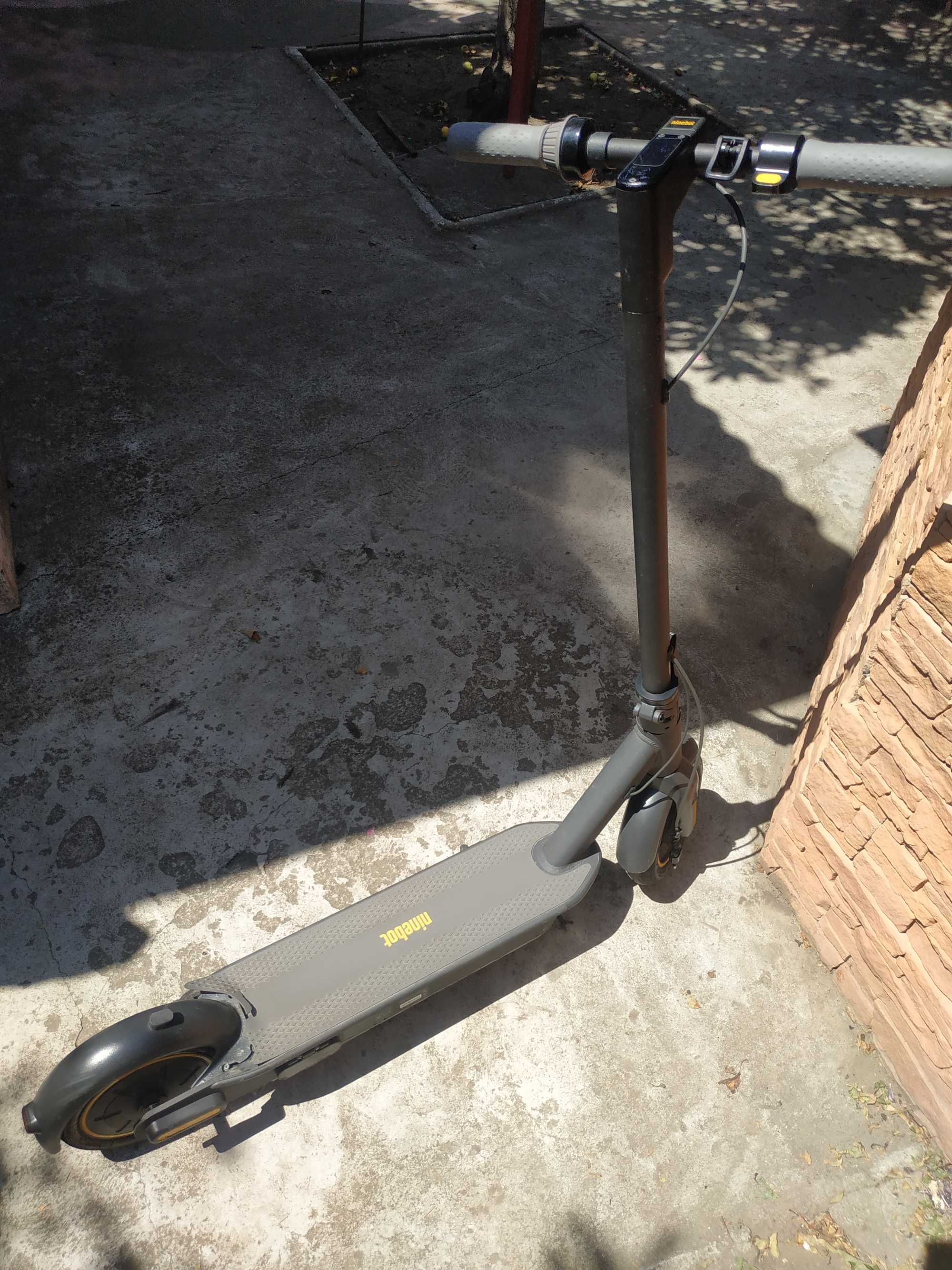 Електросамокат Ninebot KickScooter MAX G30P электросамокат