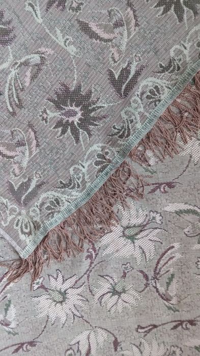 Покривалана диван і на крісла в гарному стані