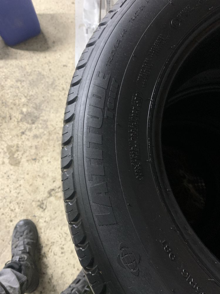 Продам резину MICHELIN Latitude 215/65/R16