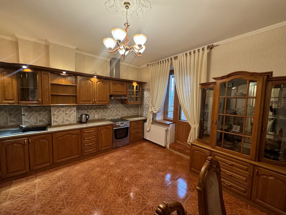 Продаж  3кк з окремим входом та власним гаражем по вул. Привільній