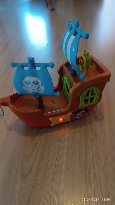 zabawka statek piracki + gratis figurkę pieska i brama