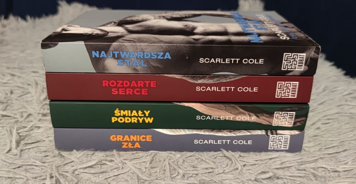 "Tatuaże" seria książek Scarlett Cole