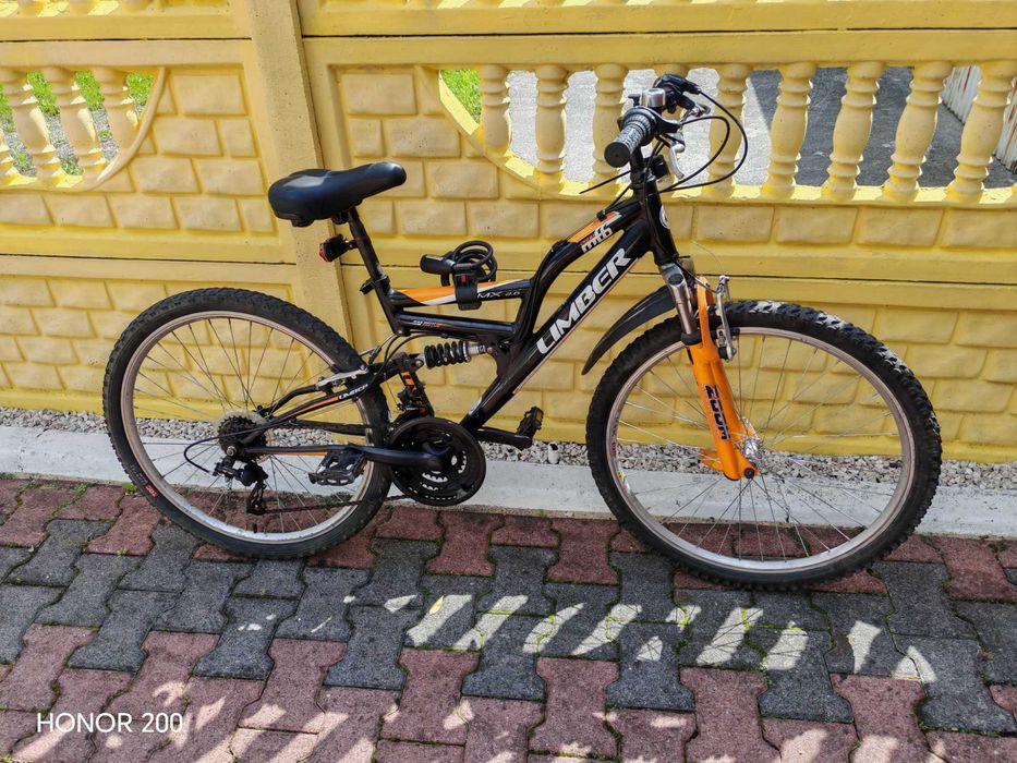 Rower czarno pomarańczowy górski