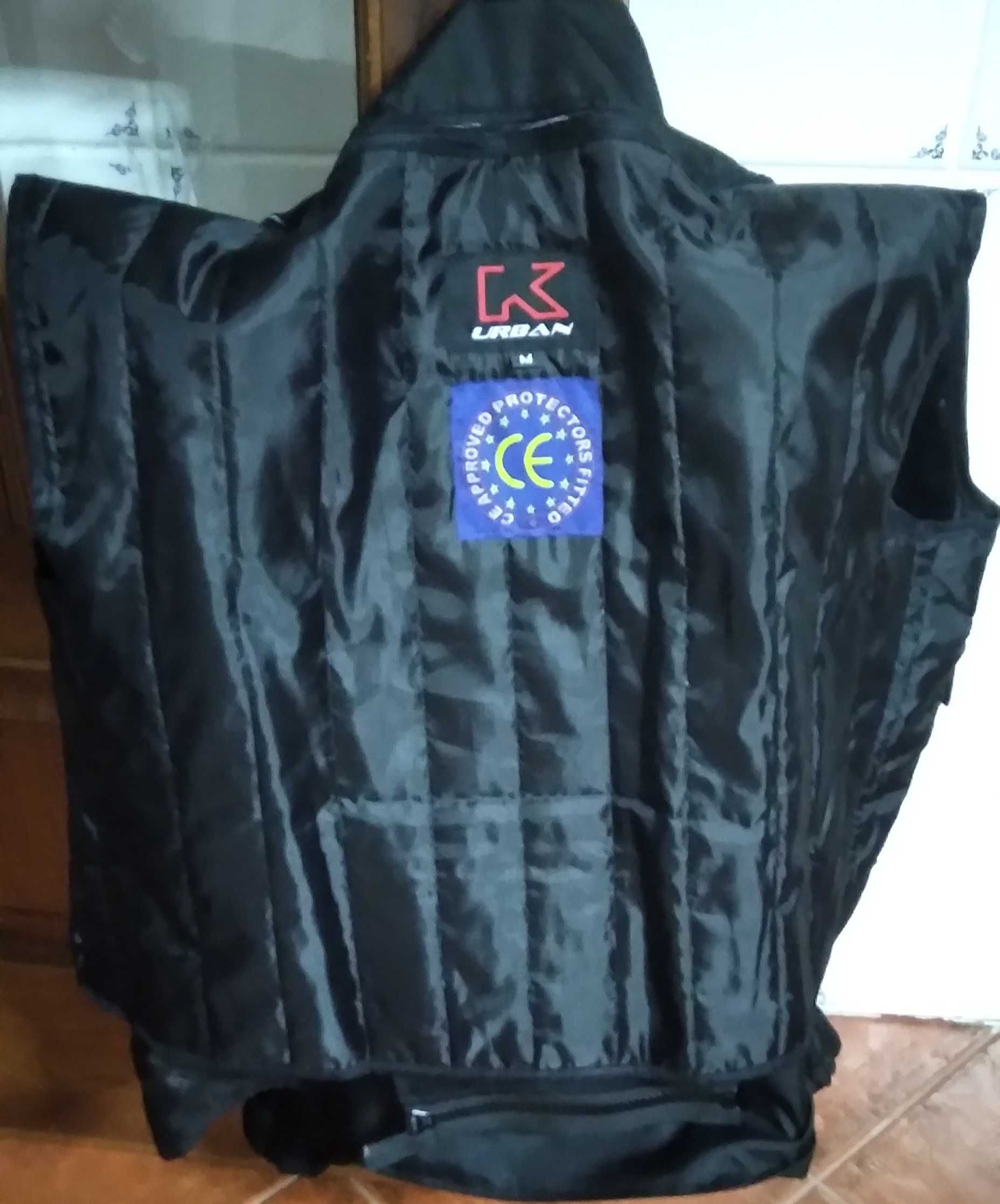 Vendo conjunto de blusão de mota e capacete, feminino, tamanho M.