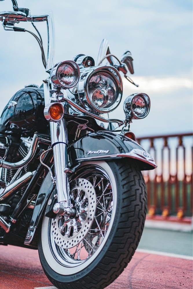 Аренда мотоцикла Harley Davidson Road King для фотосессий, видеосъёмок
