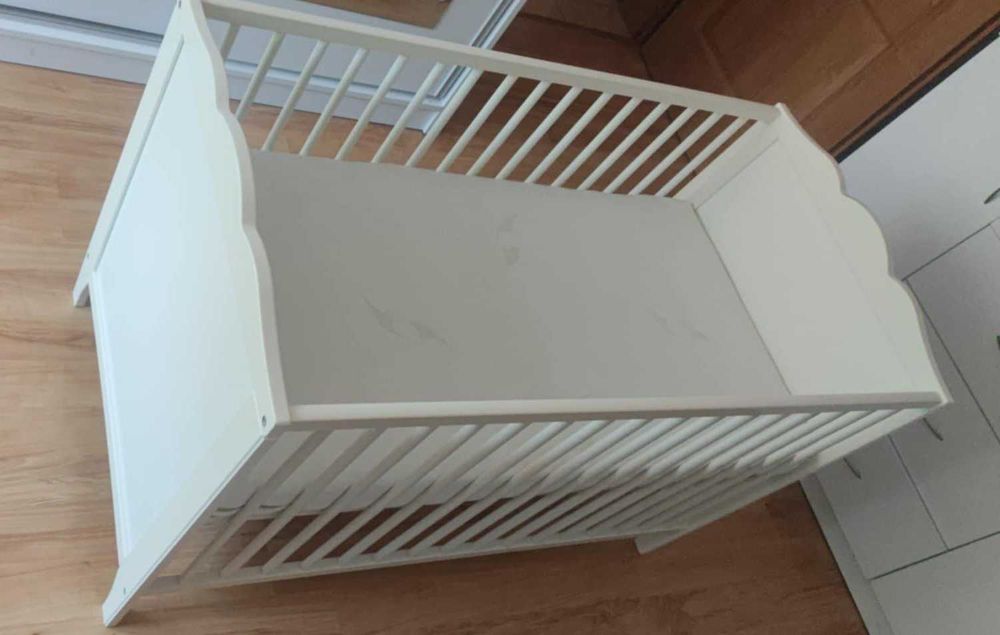 Łóżeczko drewniane