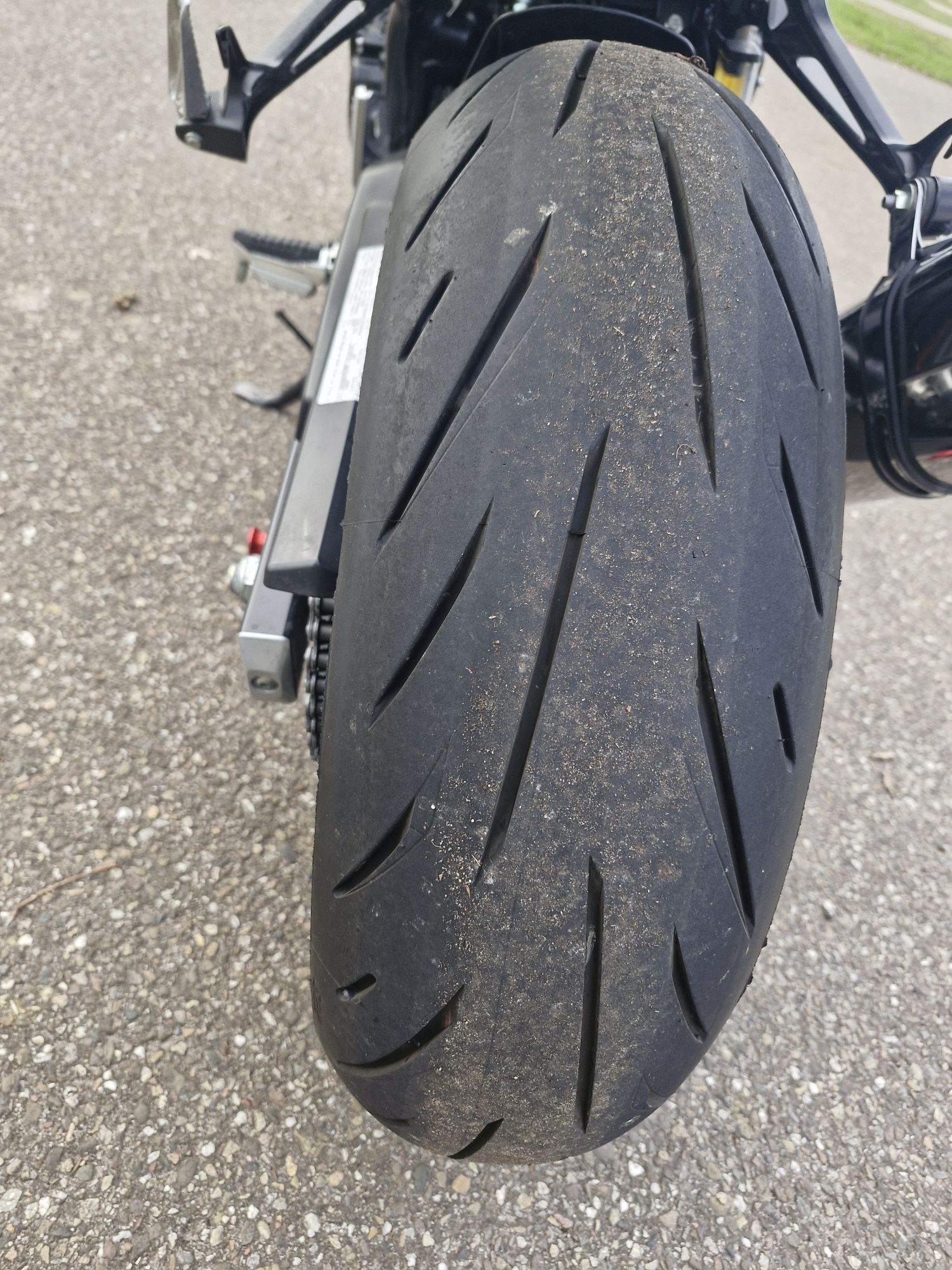 Suzuki gsr 750 yoshimura