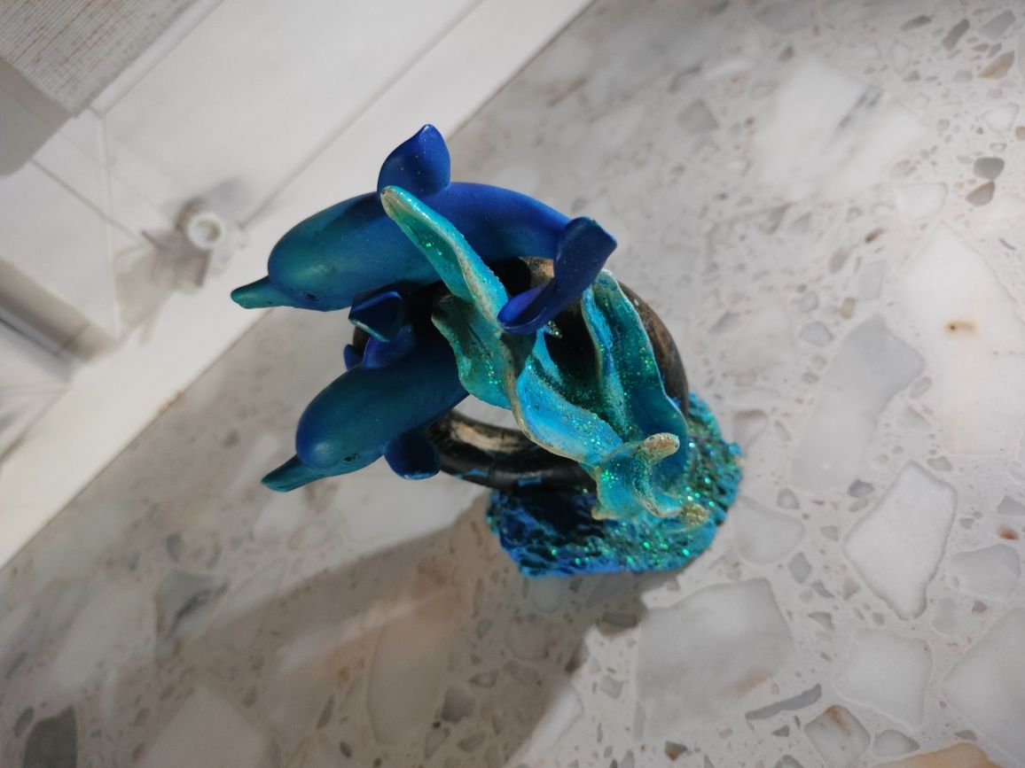 Figurka z Delfinami