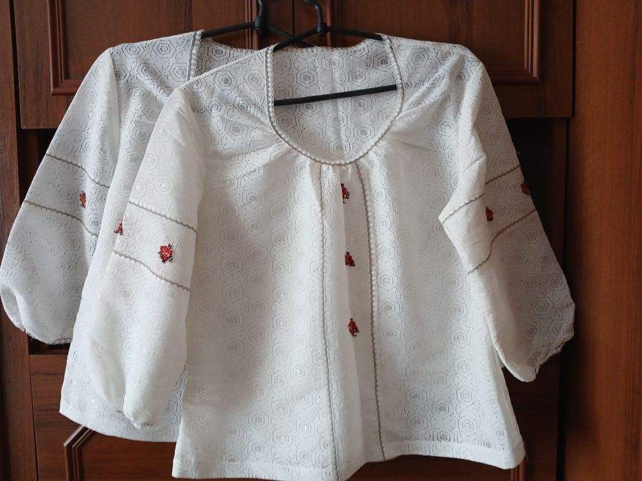 Продаю вишиванки 500гр,одна