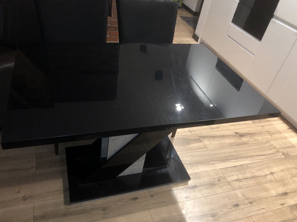 nowy stół czarny