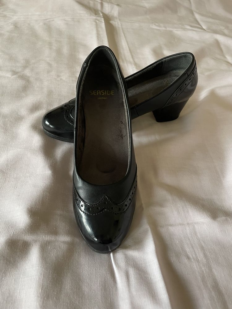 Sapatos pretos verniz 37