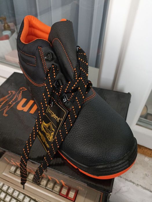 Ботинки с железным носком