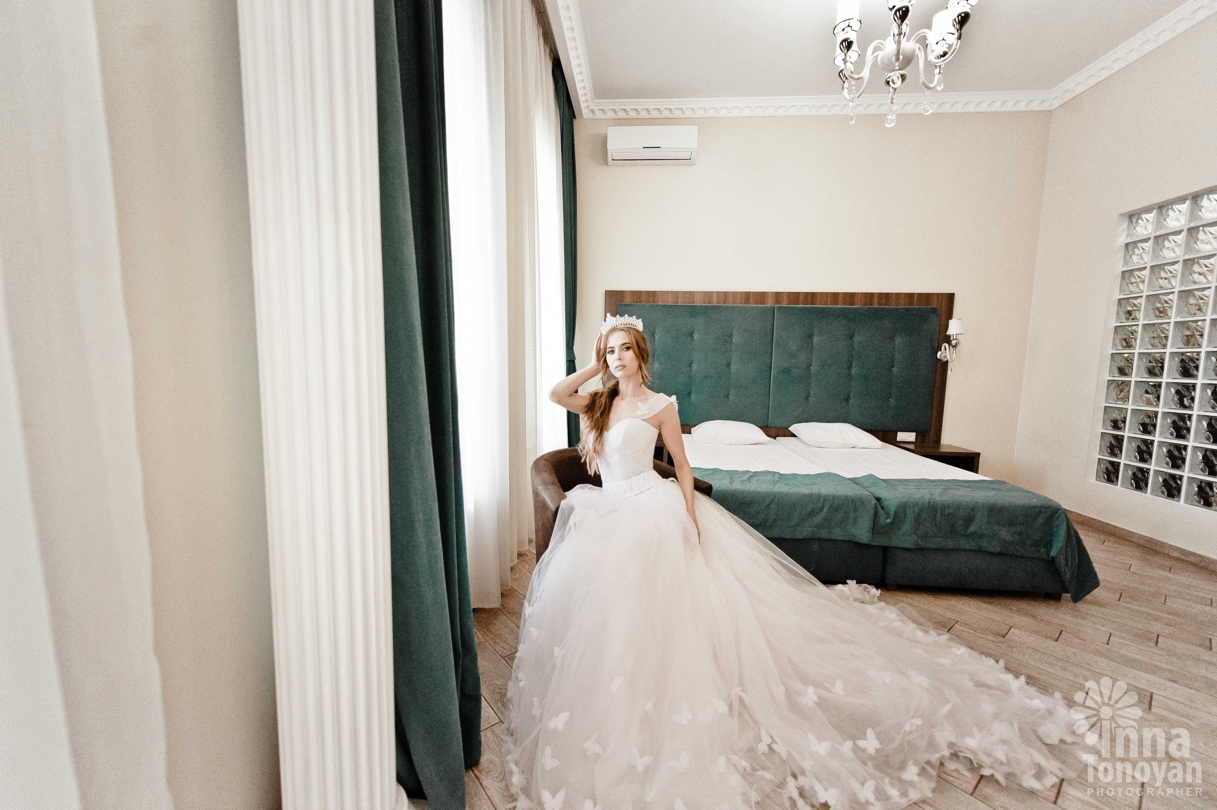 Свадебное платье 40-46 размера "Бабочки"