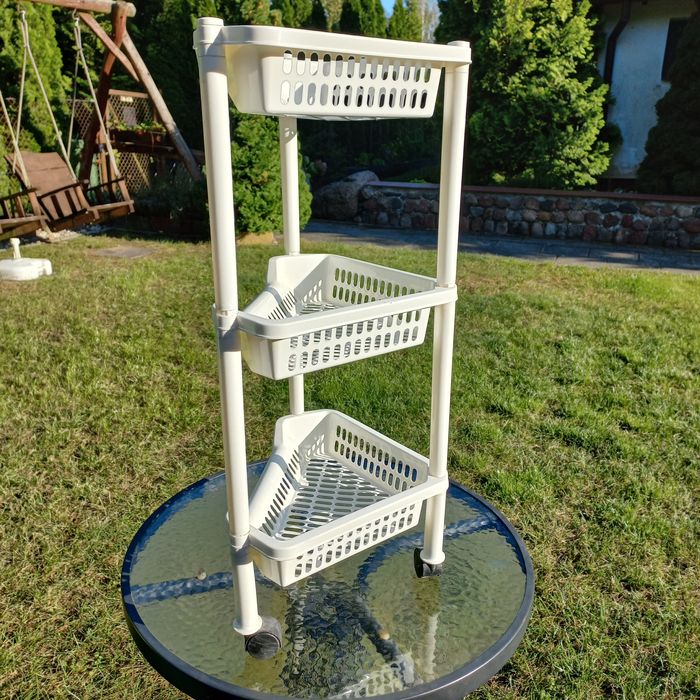 Regał narożny do łazienki