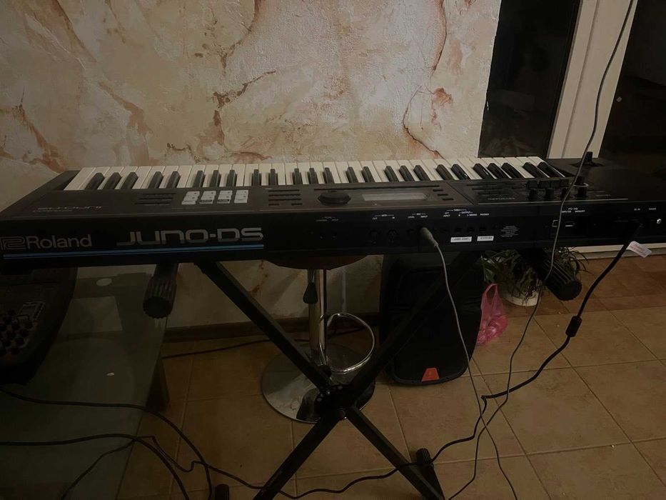 Синтезатор Roland JUNO-DS61