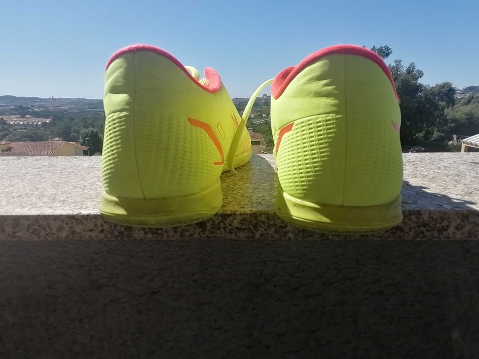 Sapatilhas futsal Adidas Sala e Nike Mercurial