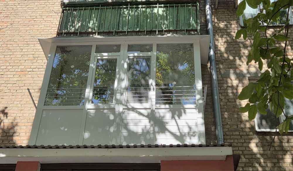 Продається 2 -кімнатна квартира по вул Сенчева.