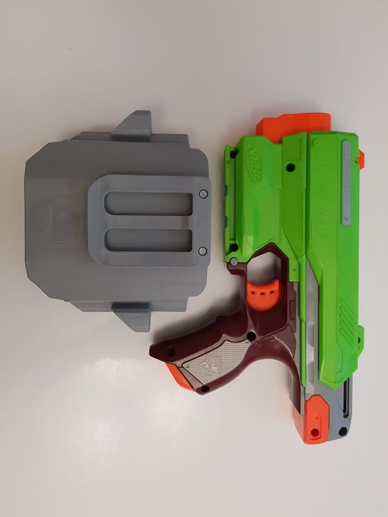 Pistolet Nerf z kaburą