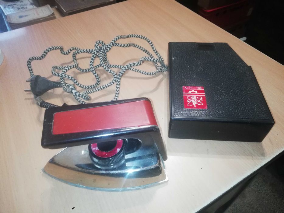 Stare turystyczne składane żelazko PRL       S