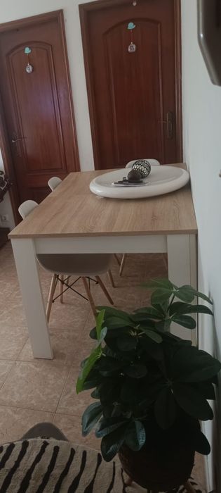 Mesa de Jantar extensível praticamente nova