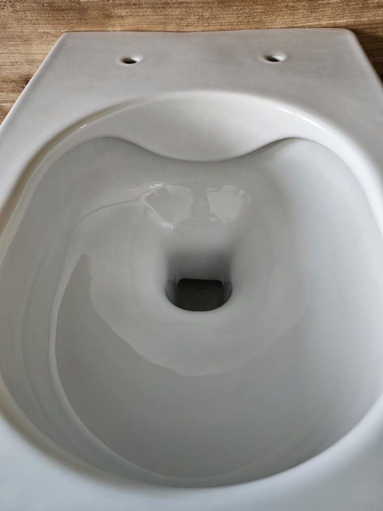 Misa WC wisząca z deską .
