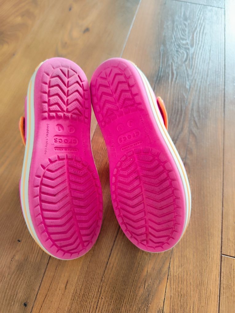 Crocs J1 31 32 sandały gumowe buty do wody przypinki ozdoby