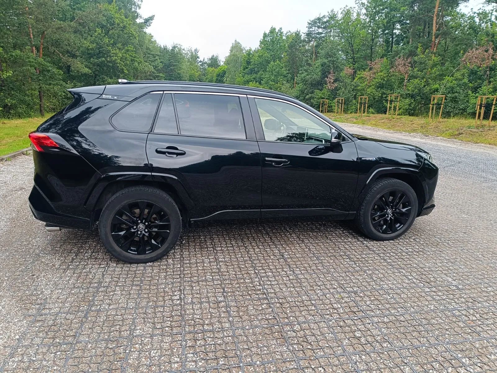 Toyota RAV4 Salon Polska 2.5 Hybryd BLACK EDITION by JBL 4X4 1 czarny