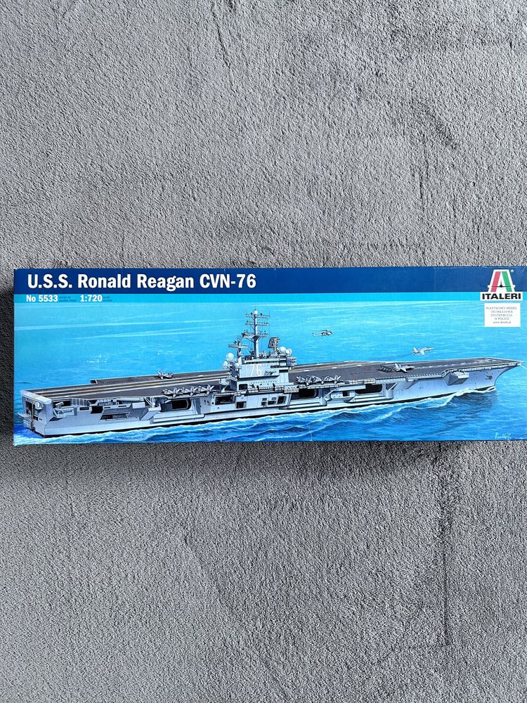 Okręt lotniskowiec U.S.S. Ronald Reagan CVN-76 model Italeri 5533