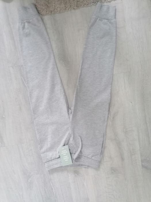 Nowe z metką spodnie dresowe H&M