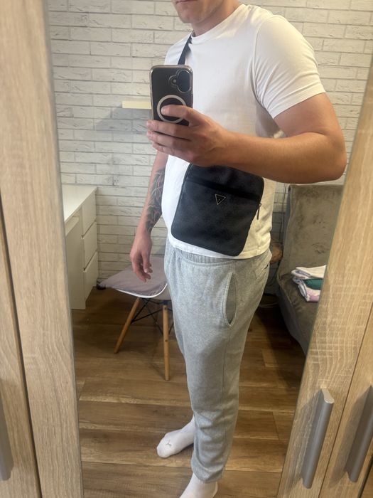 Męska saszetka Guess — super stan