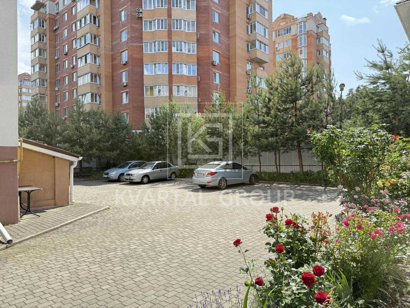 Велика 1к біля Центрального парку
