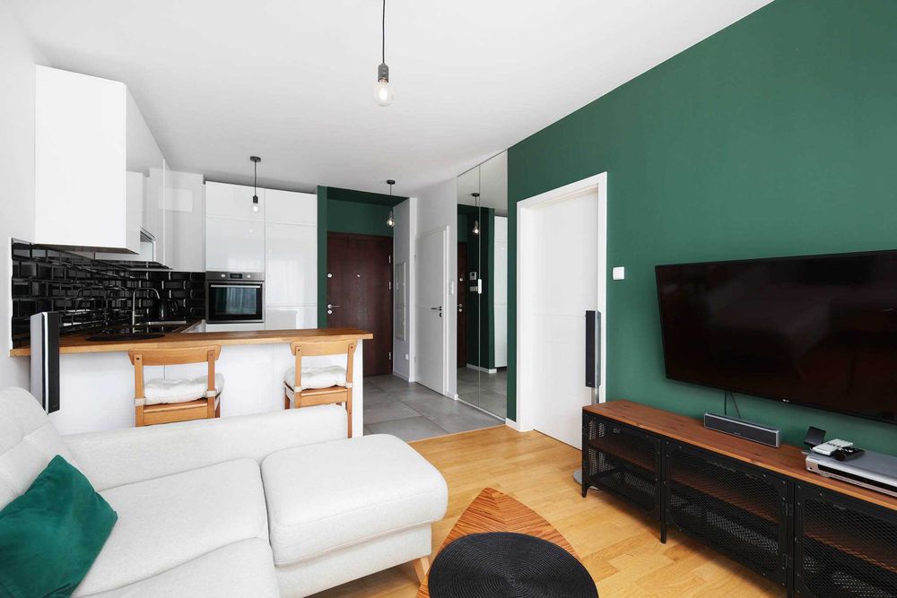 Przytulne z dużym balkonem i garażem blisko pętli Czerwone Maki i KPT