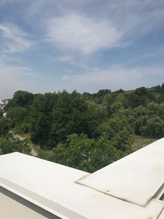 Квартира біля озера з круговою терасою та власною парковкою