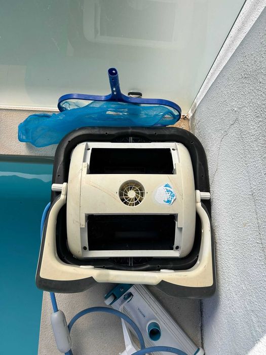 Robot de limpeza Piscina (Paredes e chão)