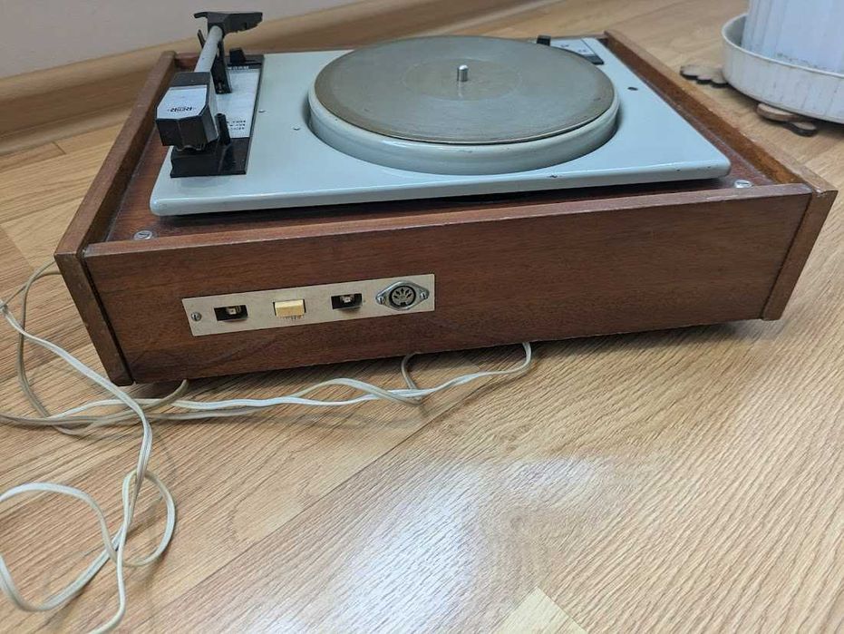 Проигрыватель Рига рабочий, в отл. сост.