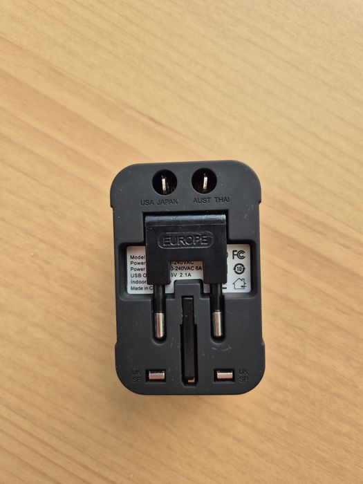 Adaptador de tomadas universal