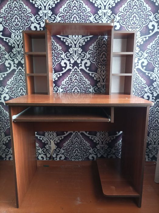 Компʼютерний стіл / стіл під техніку компʼютер