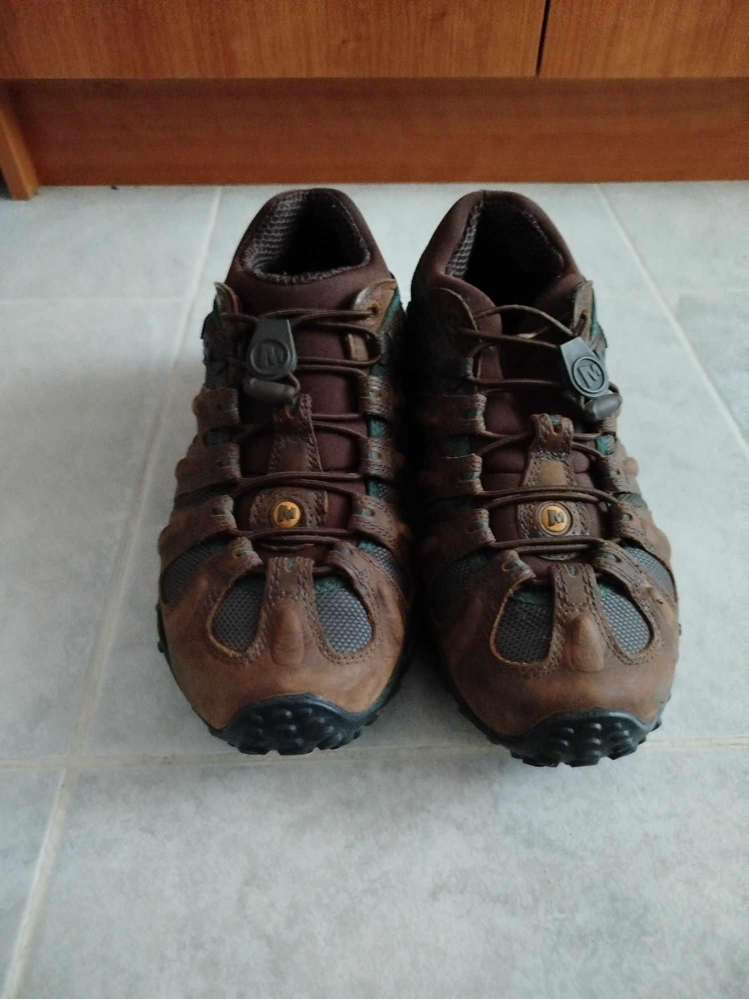 Calçado Merrell.     .