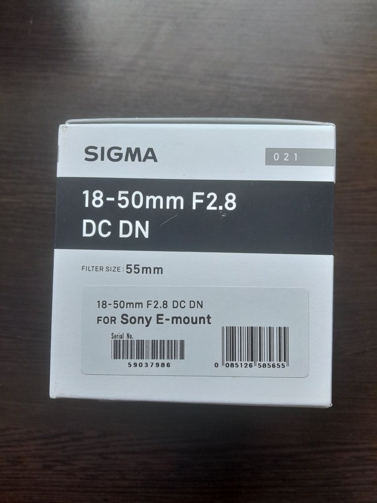 Універсальний об'єктив Sigma AF 18-50mm f/2,8 DC DN C