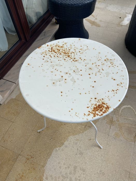 Mesa de ferro antiga exterior