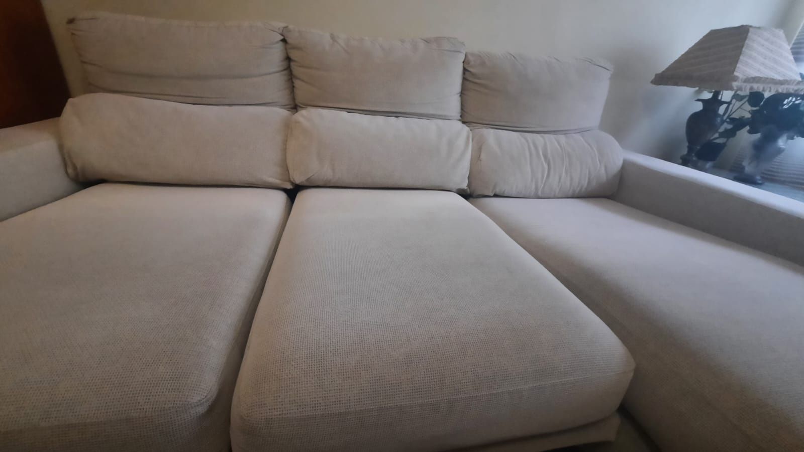Sofá beje 3L com chaise longue