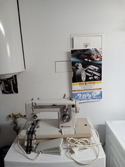 Máquina de costura profissional