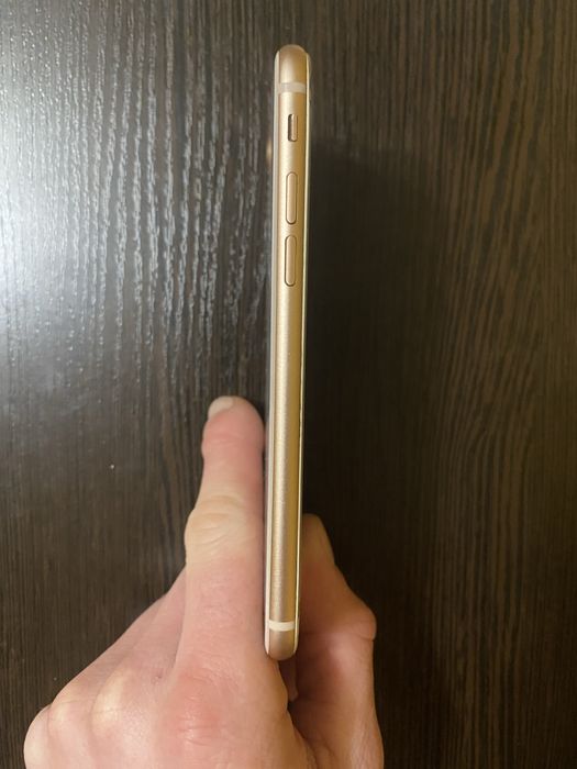 Продам айфон 8 64