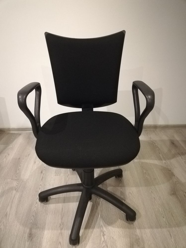 Krzesło czarne obrotowe do biurka