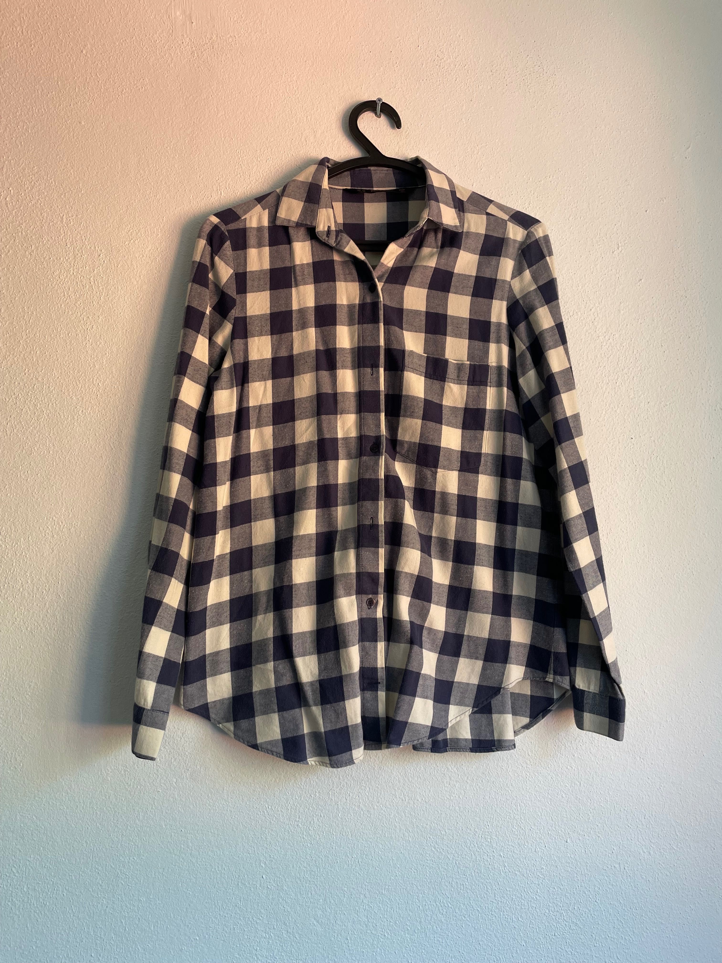Camisa xadrez azul e brancos