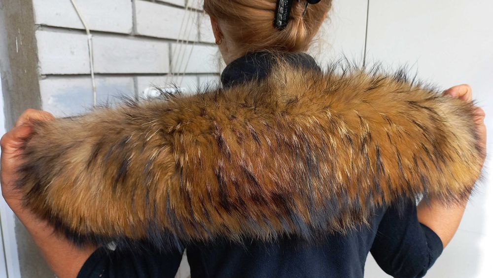 Меховой воротник.