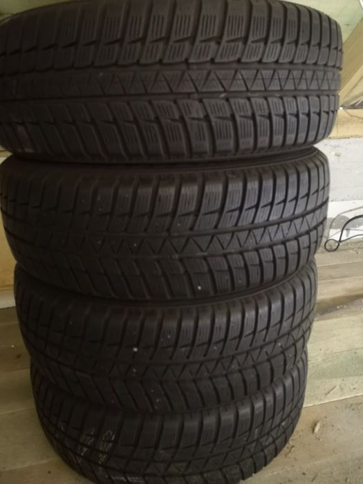 Opony zimowe Falken 215 60 r17.