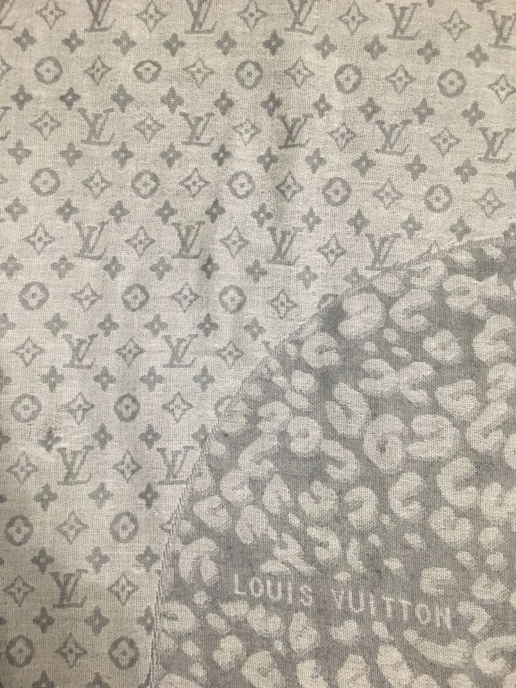 Красивая шаль Louis Vuitton
