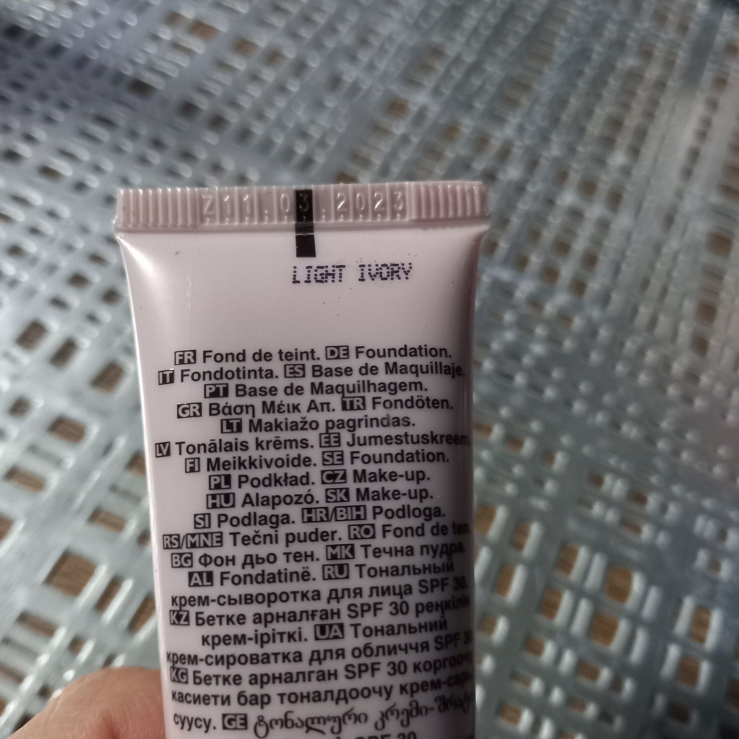 Avon Serum Foundation make up+care podkład-serum 3w1 Light Ivory 140P